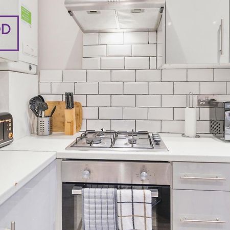 Newly Refurbished Everest Lodge Serviced Apartments For Contractors & Families, Free Wifi & Netflix By Redwood Stays Farnborough  Exterior photo