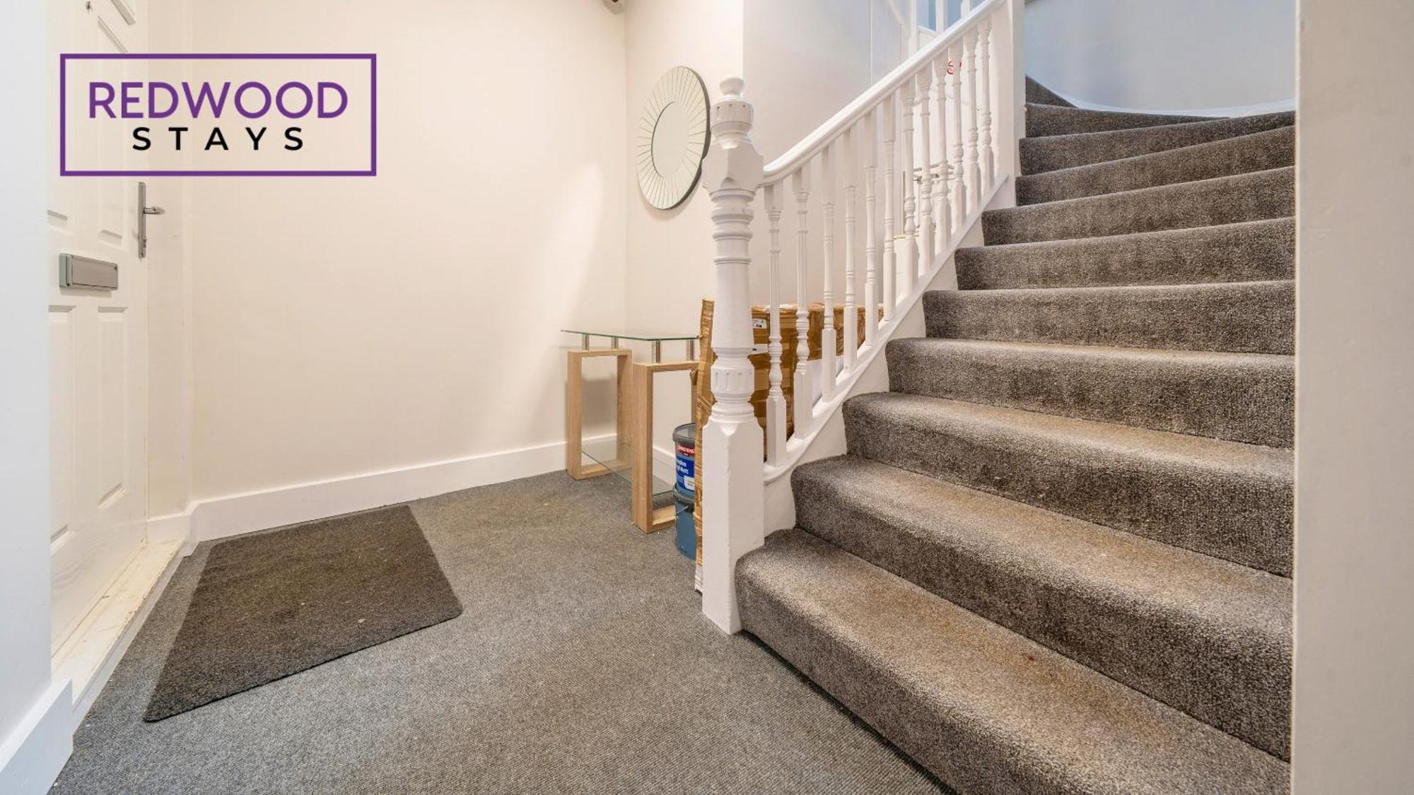 Newly Refurbished Everest Lodge Serviced Apartments For Contractors & Families, Free Wifi & Netflix By Redwood Stays Farnborough  Exterior photo