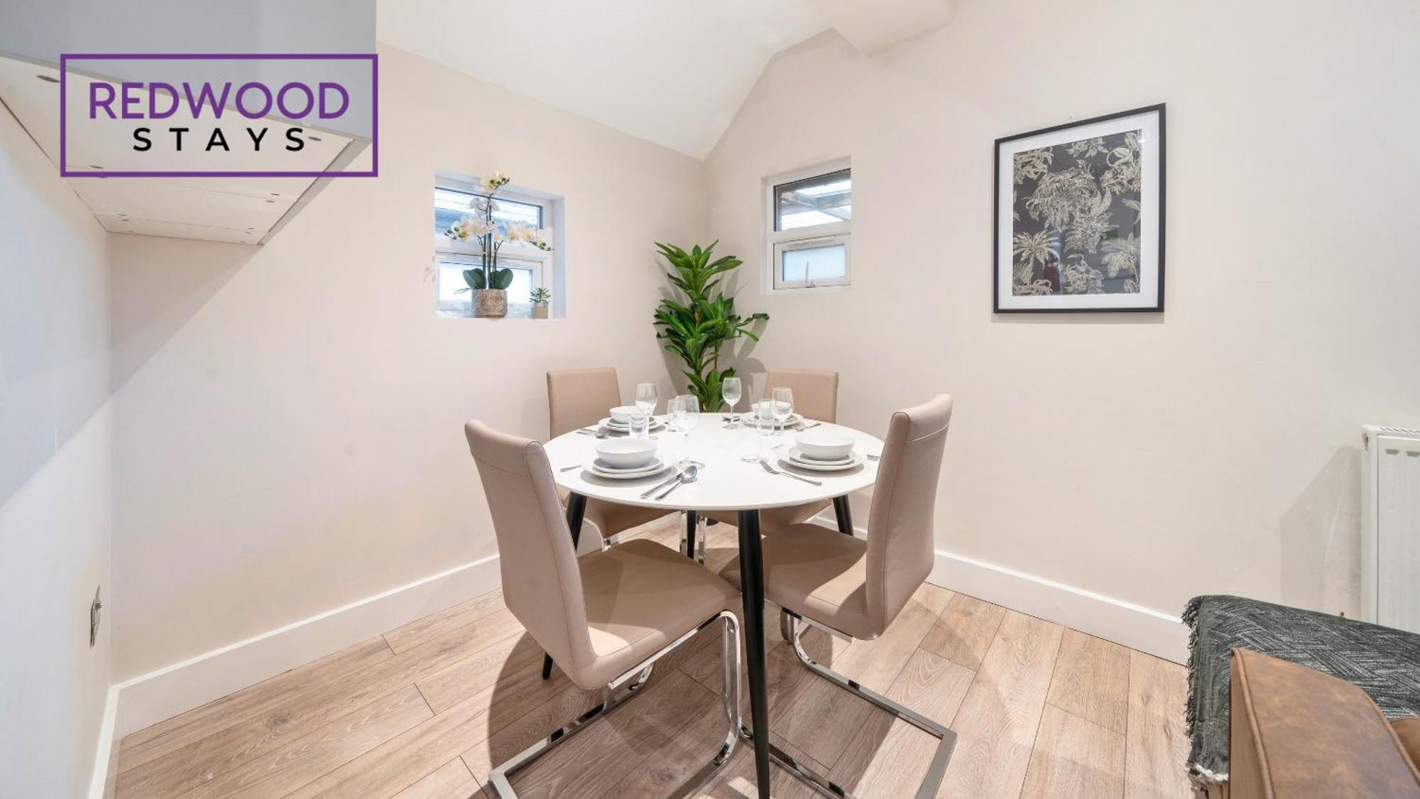 Newly Refurbished Everest Lodge Serviced Apartments For Contractors & Families, Free Wifi & Netflix By Redwood Stays Farnborough  Exterior photo