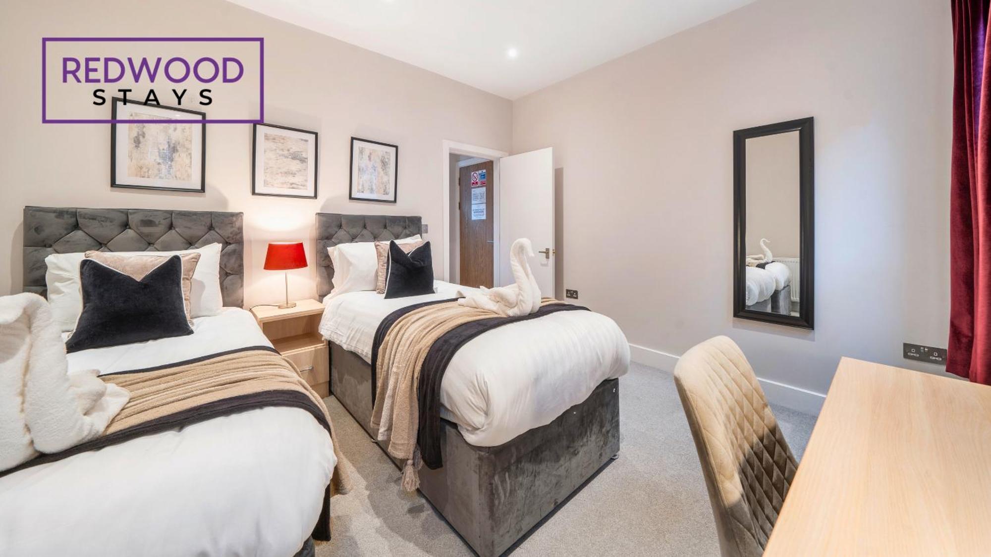 Newly Refurbished Everest Lodge Serviced Apartments For Contractors & Families, Free Wifi & Netflix By Redwood Stays Farnborough  Exterior photo