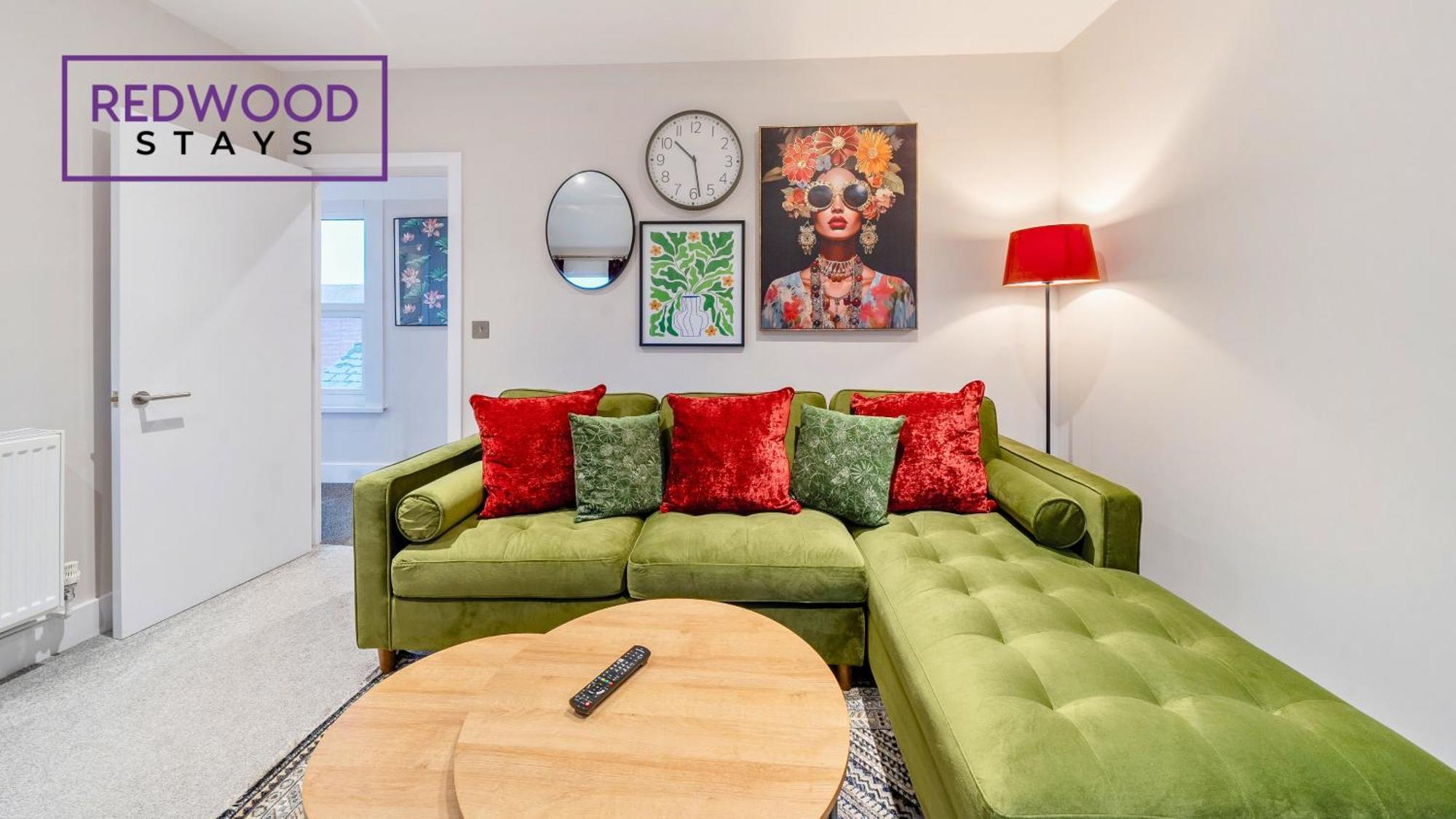 Newly Refurbished Everest Lodge Serviced Apartments For Contractors & Families, Free Wifi & Netflix By Redwood Stays Farnborough  Exterior photo