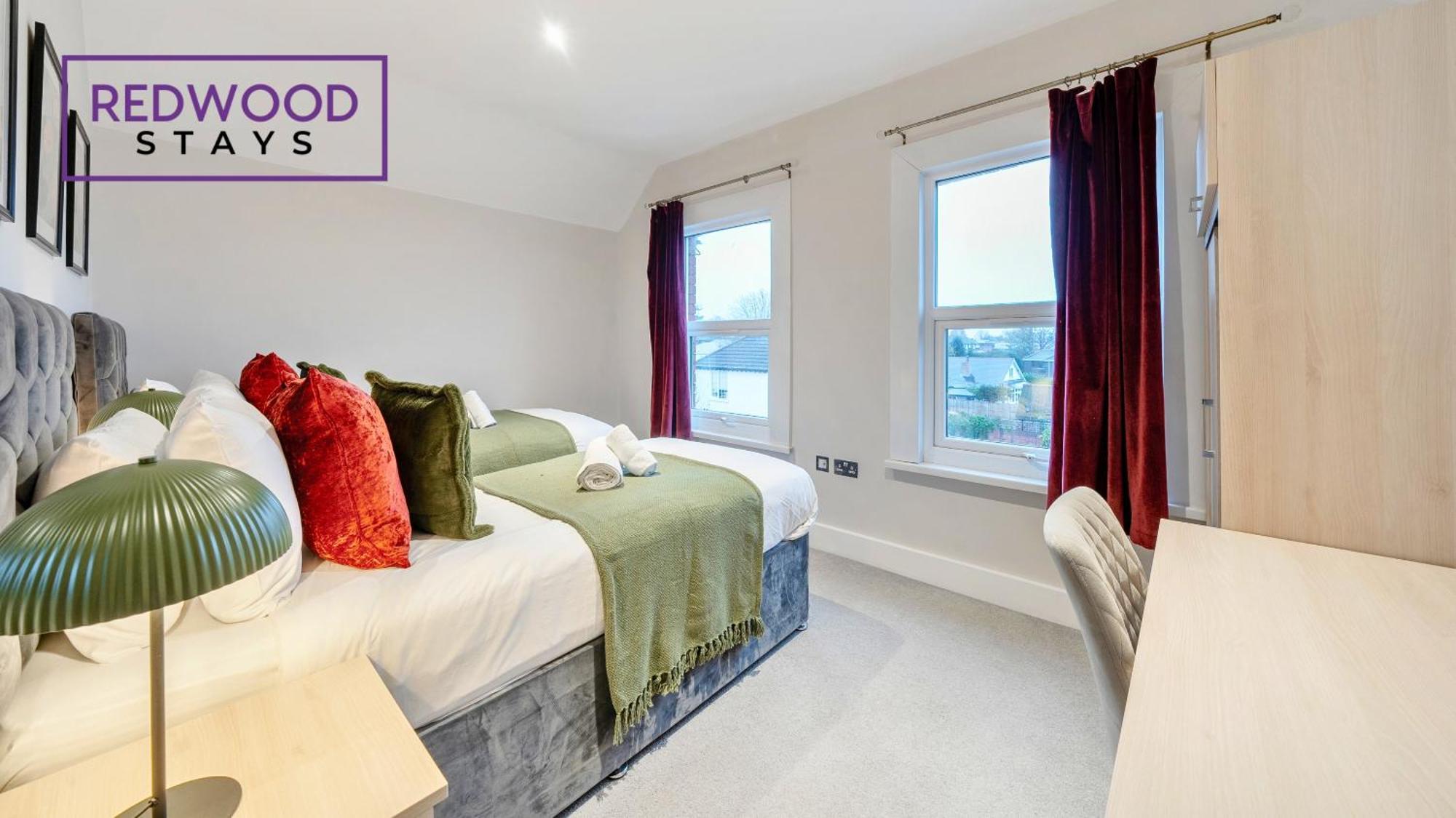 Newly Refurbished Everest Lodge Serviced Apartments For Contractors & Families, Free Wifi & Netflix By Redwood Stays Farnborough  Exterior photo