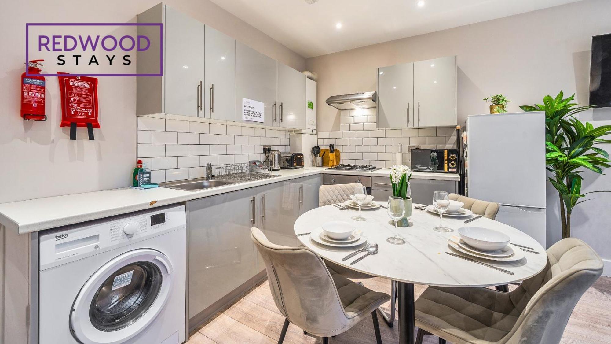 Newly Refurbished Everest Lodge Serviced Apartments For Contractors & Families, Free Wifi & Netflix By Redwood Stays Farnborough  Exterior photo